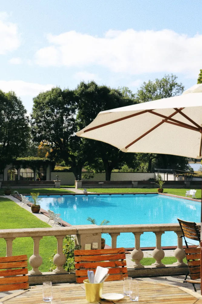 Terrass med pool