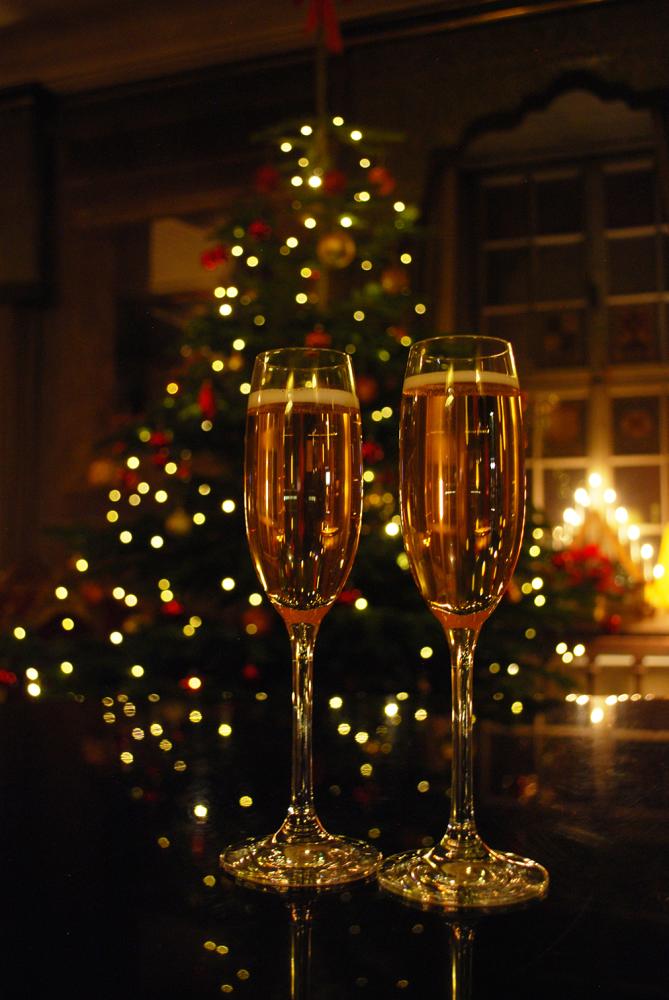 Champagne framför julgranen